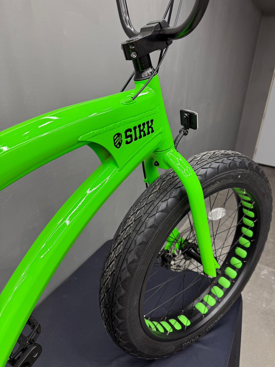 SIKK SS Aluminum Green Frame 7 Speed UFO Fat Tire Cruiser - SIKK BICYCLES