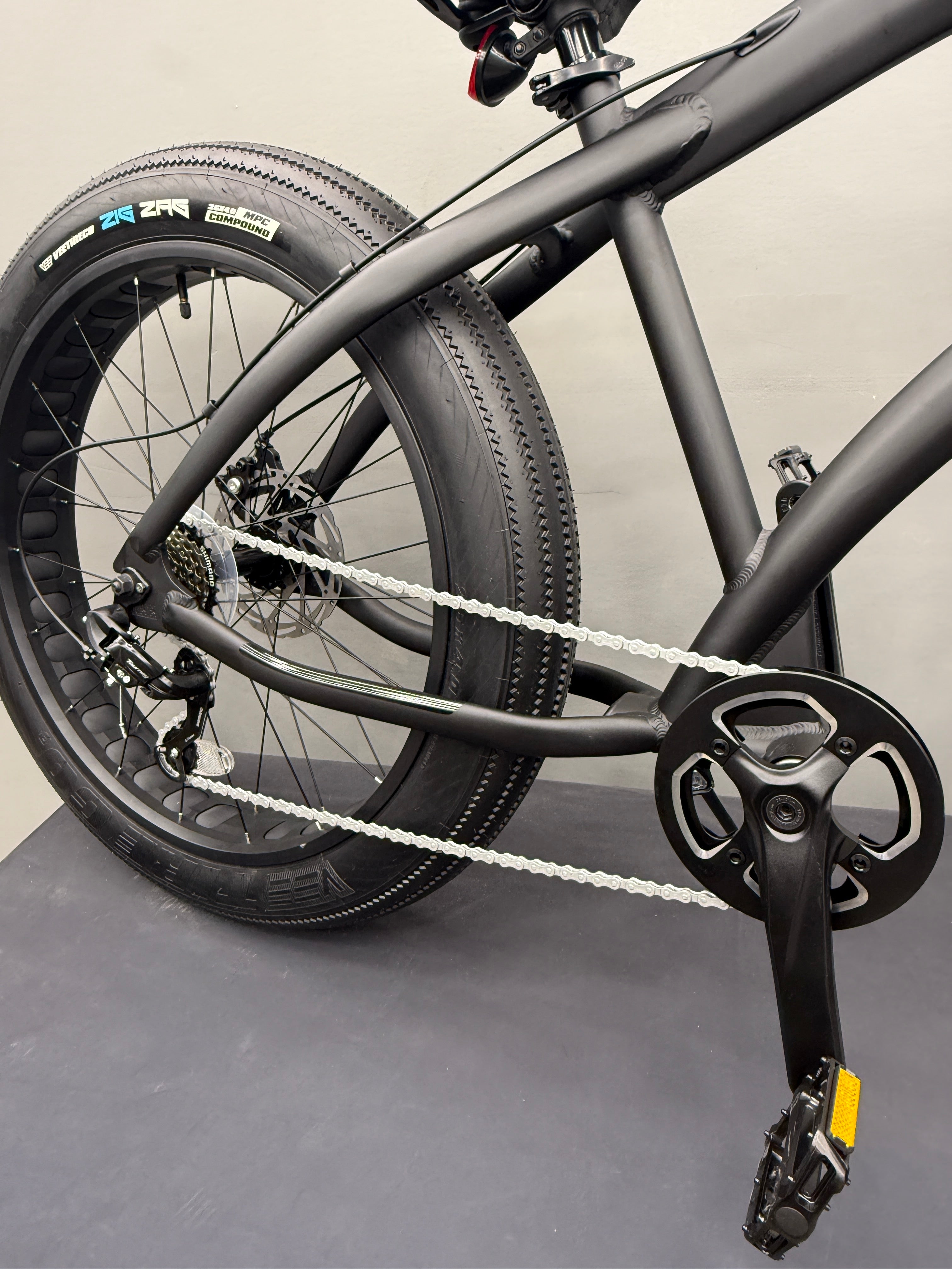 Flat Black 7 Speed UFO Fat Tire Cruiser – SIKK SS Aluminum Frame